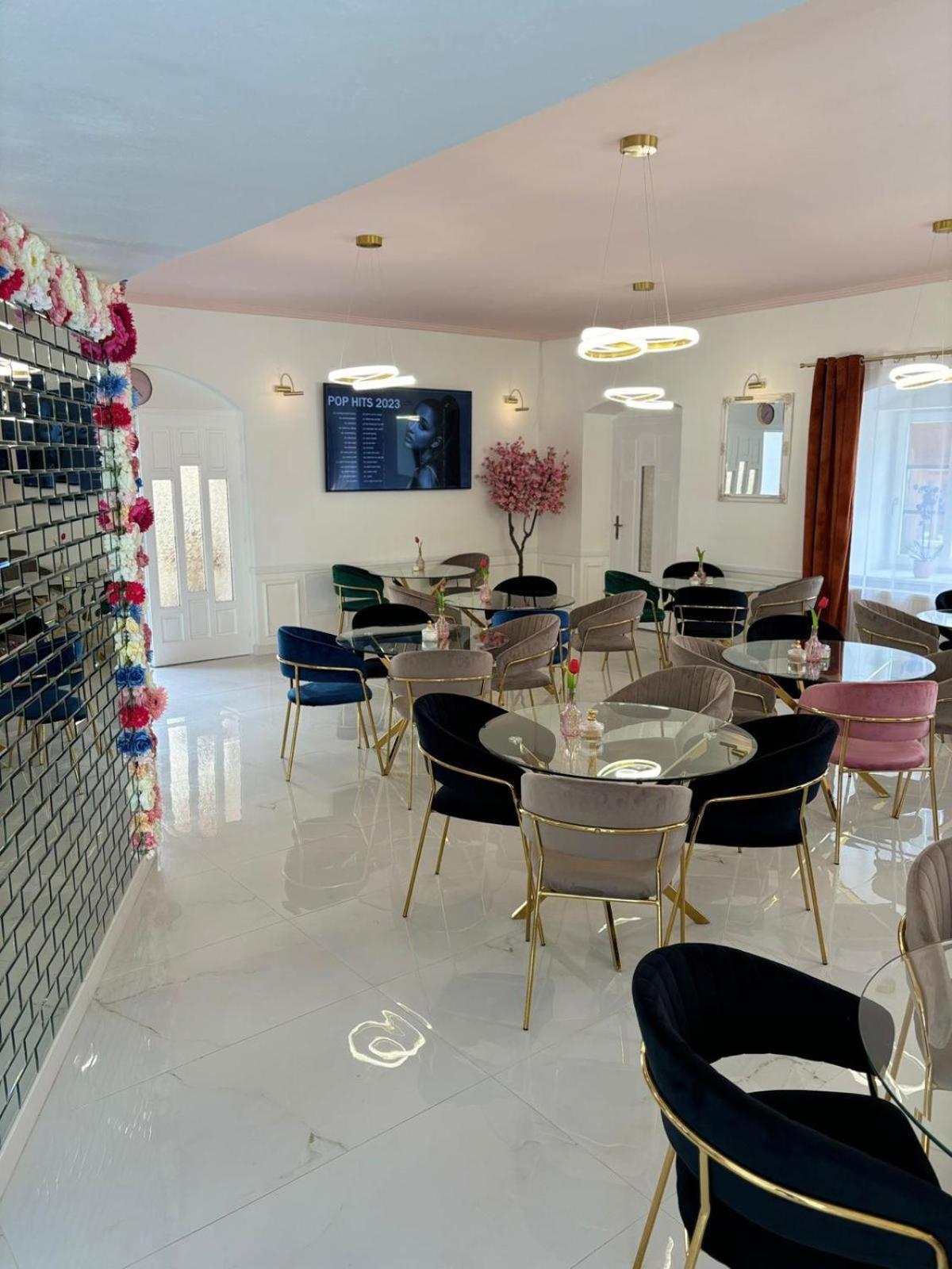 Boutique Hotel Posta Rl オラフスキー・ポドザモク エクステリア 写真